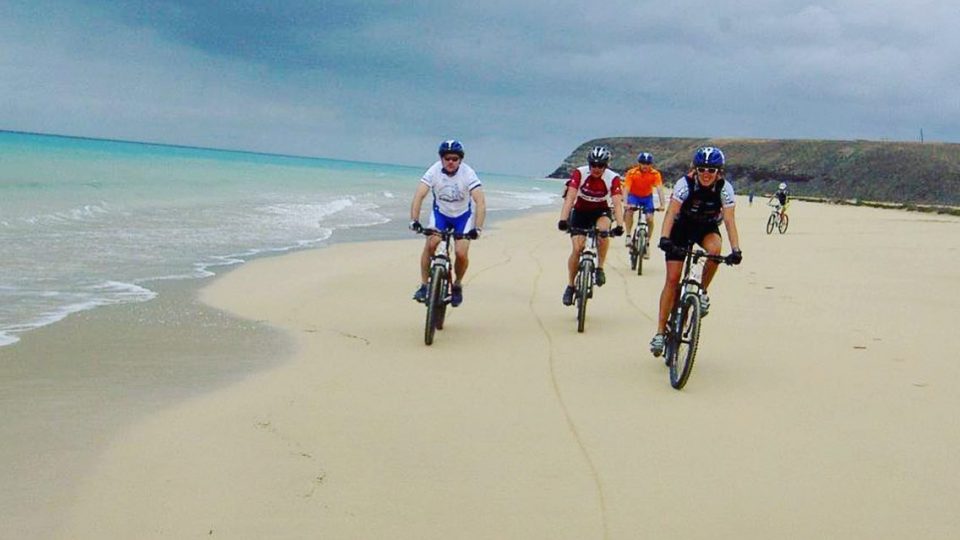 AVENTURKA TEAMBUILDING KANARSKE OSTROVY, AVENTURKA TEAMBUILDING KANARSKE OSTROVY, AVENTURKA TEAMBUILDING KANARSKE OSTROVY, teambuilding kanárske ostrovy, surf na gran canarii, tanec v las palmas, bicyklovanie na fuerteventure, gran canaria, teambuilding pod kanárskym slnkom