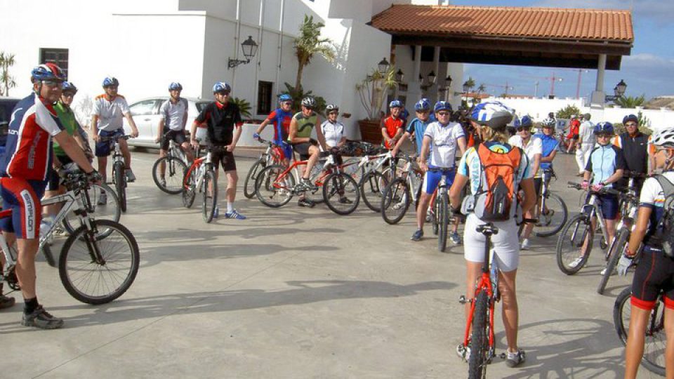 AVENTURKA TEAMBUILDING KANARSKE OSTROVY, AVENTURKA TEAMBUILDING KANARSKE OSTROVY, AVENTURKA TEAMBUILDING KANARSKE OSTROVY, teambuilding kanárske ostrovy, surf na gran canarii, tanec v las palmas, bicyklovanie na fuerteventure, gran canaria, teambuilding pod kanárskym slnkom