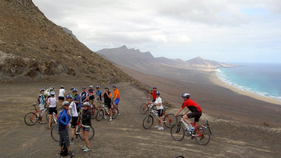 AVENTURKA TEAMBUILDING KANARSKE OSTROVY, AVENTURKA TEAMBUILDING KANARSKE OSTROVY, AVENTURKA TEAMBUILDING KANARSKE OSTROVY, teambuilding kanárske ostrovy, surf na gran canarii, tanec v las palmas, bicyklovanie na fuerteventure, gran canaria, teambuilding pod kanárskym slnkom
